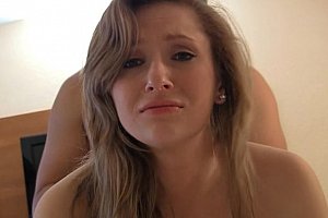 美日韩亚洲性感美女穿着粉红色内衣被黑人爆操内射